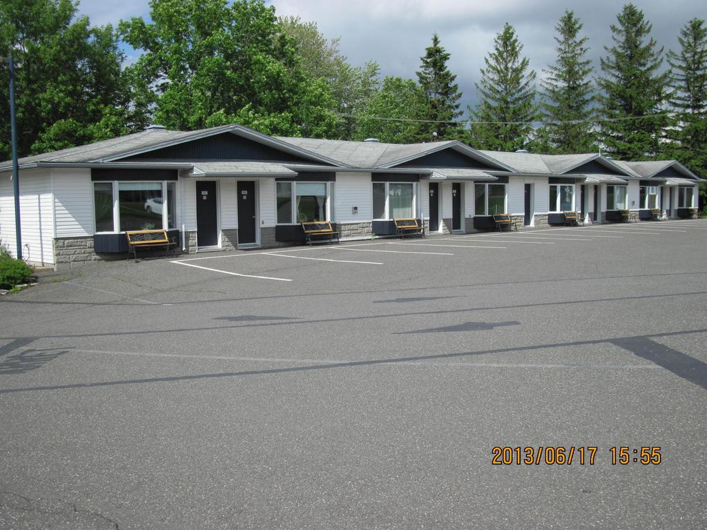 Motel Parc Beaumont Inc. Eksteriør billede
