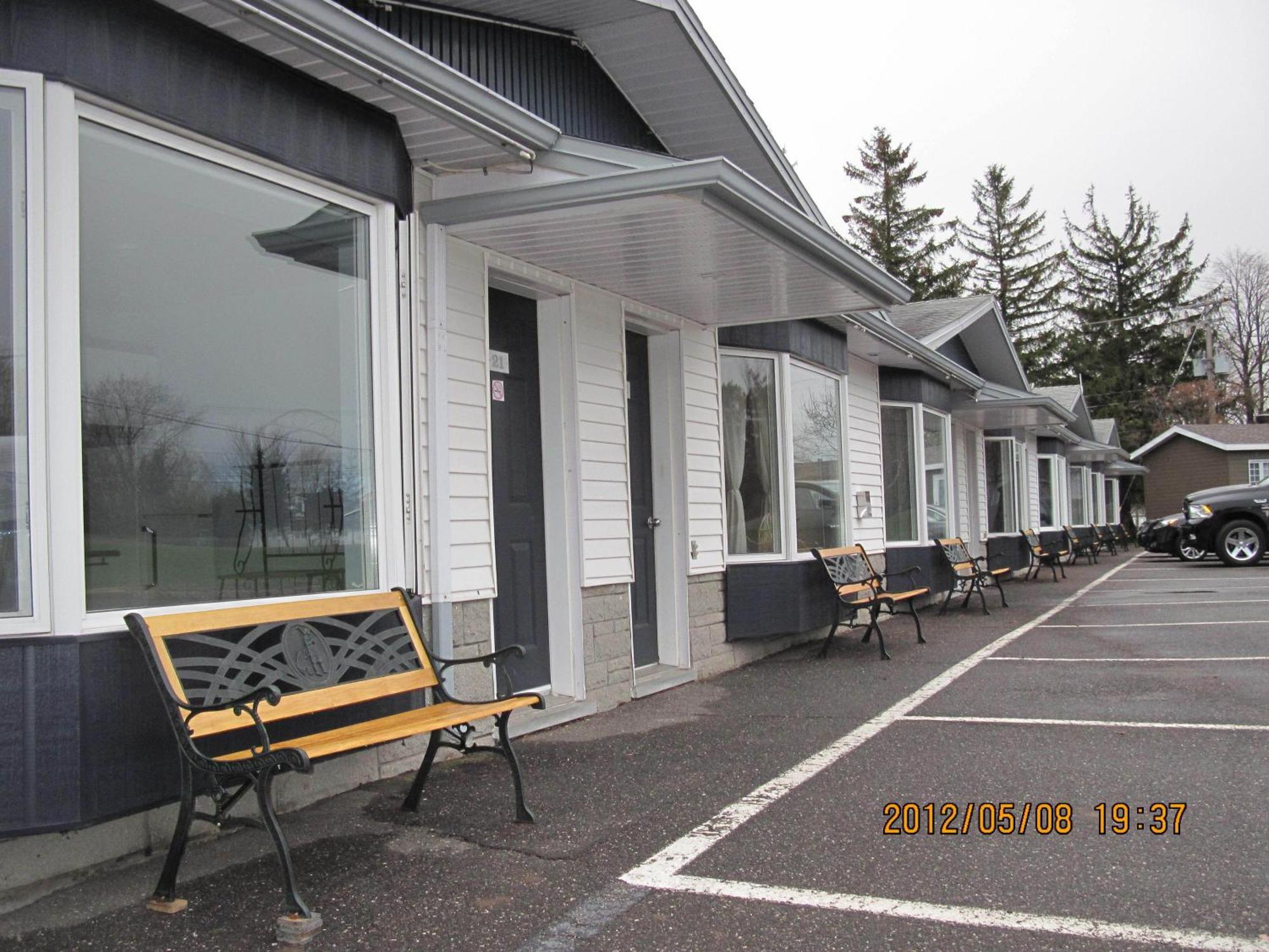 Motel Parc Beaumont Inc. Eksteriør billede